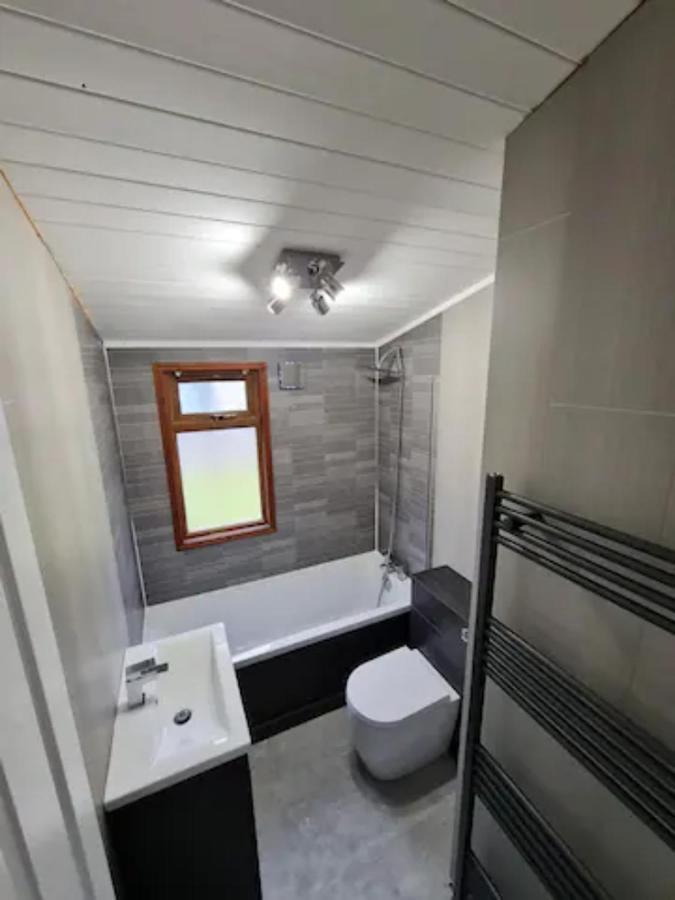 4 Bed Luxury Lodge With Hot Tub Near Lake District Warton  Exterior foto