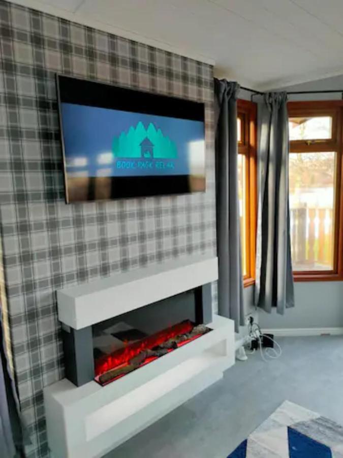4 Bed Luxury Lodge With Hot Tub Near Lake District Warton  Exterior foto