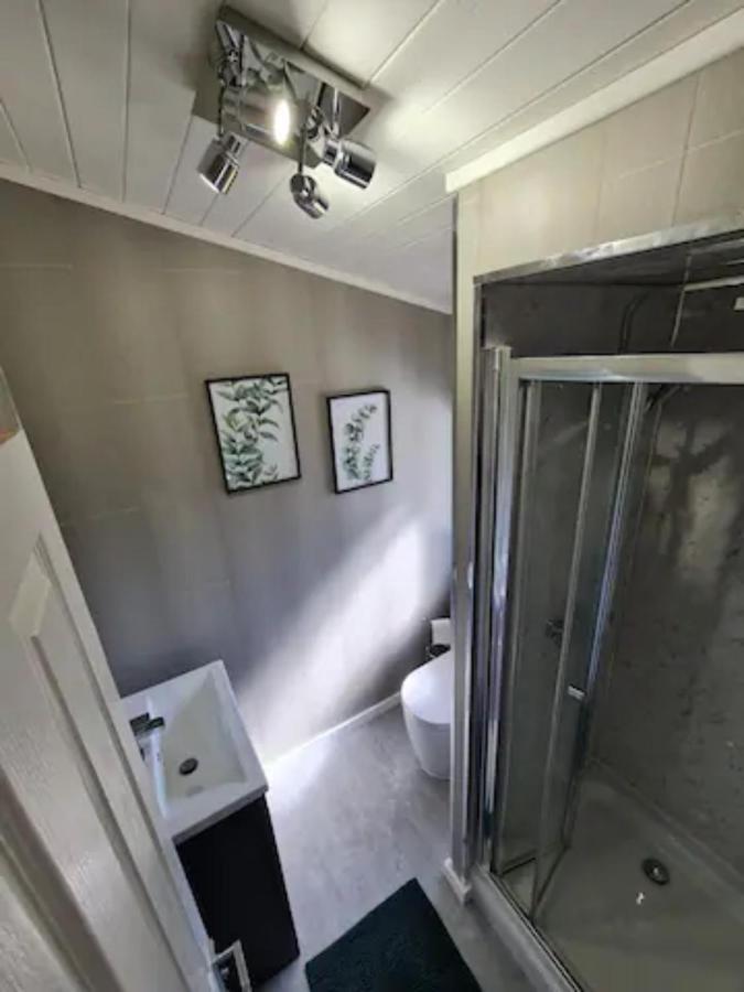 4 Bed Luxury Lodge With Hot Tub Near Lake District Warton  Exterior foto