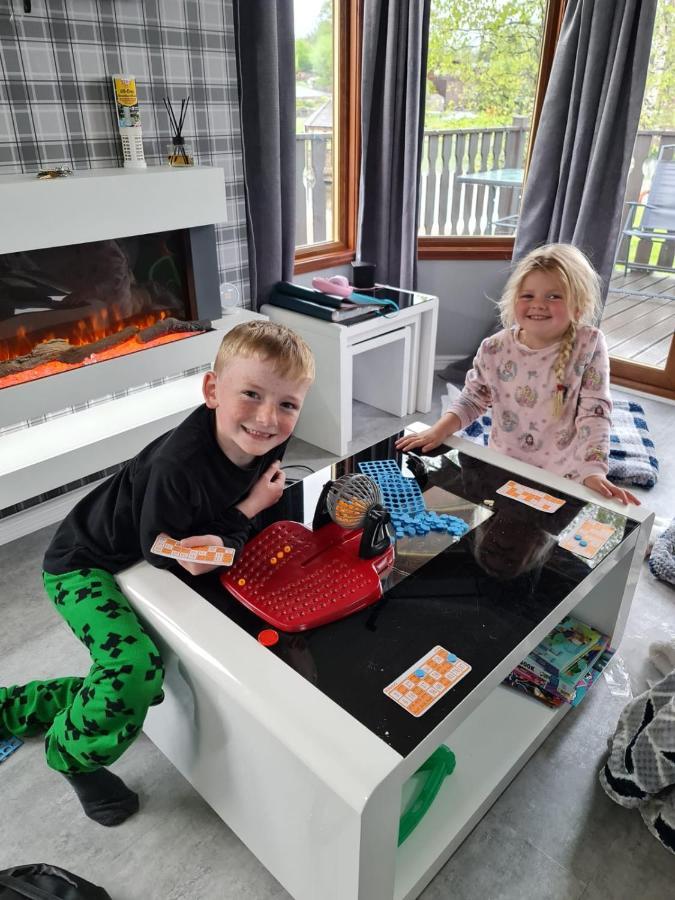 4 Bed Luxury Lodge With Hot Tub Near Lake District Warton  Exterior foto